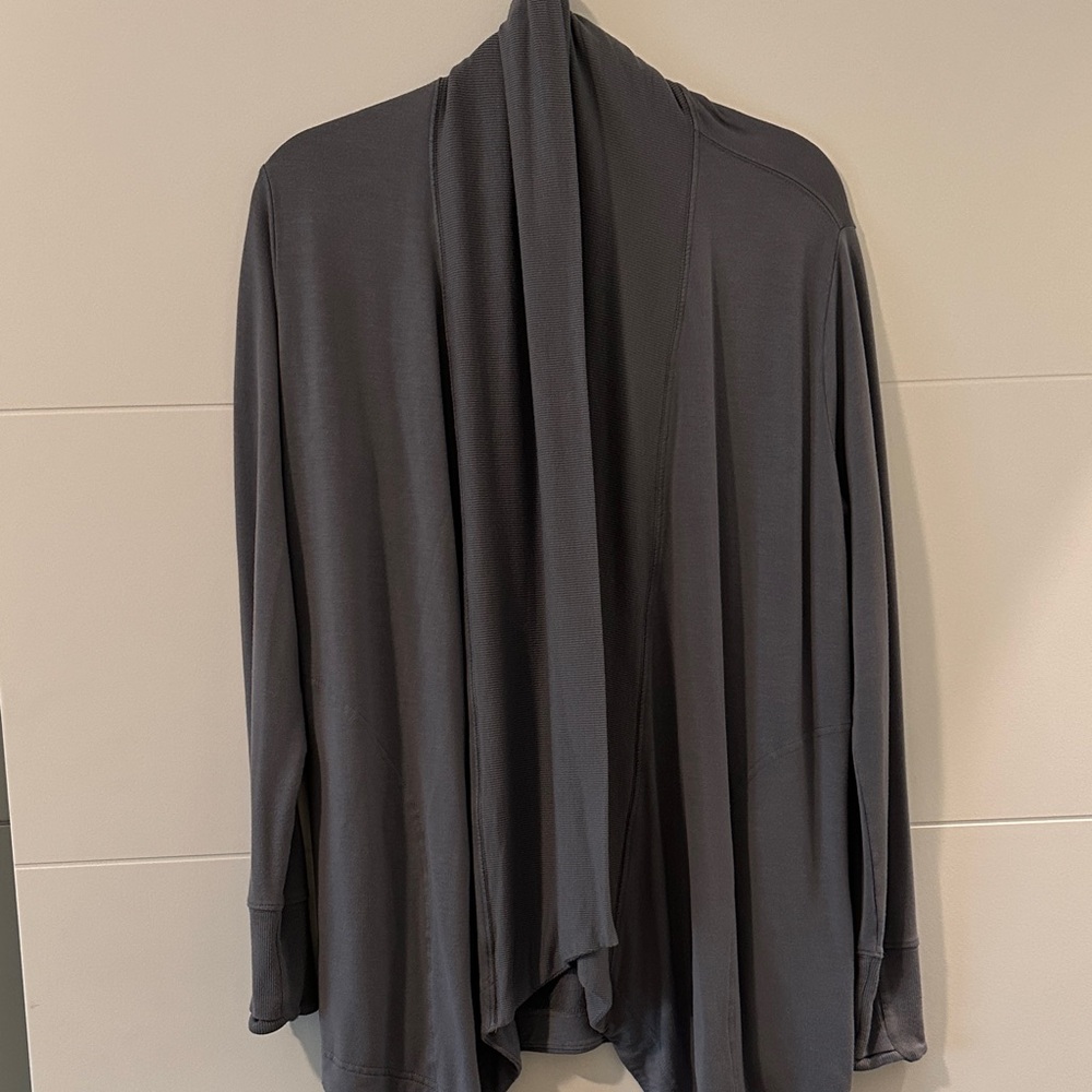 Athleta Pranayama wrap blue gray
